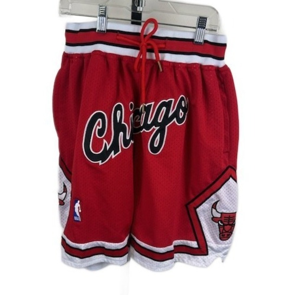 Iconic Just Don Chicago Bulls 1997–98 Red NBA Shorts Size Small